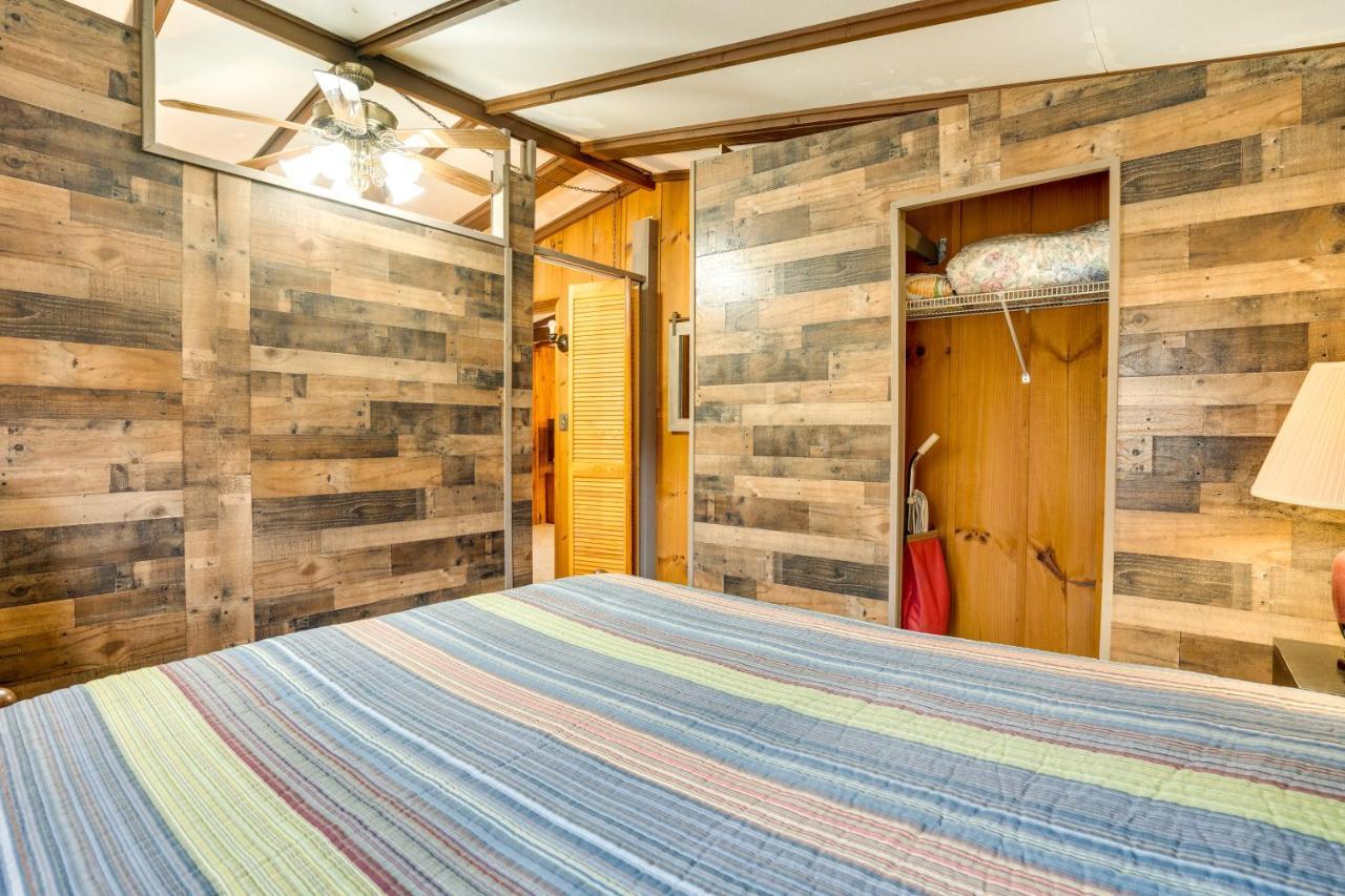 Peaceful Warne Cabin Fenced Yard And Screened Porch Brasstown Exteriér fotografie