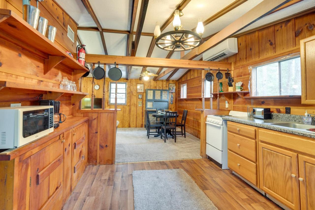 Peaceful Warne Cabin Fenced Yard And Screened Porch Brasstown Exteriér fotografie
