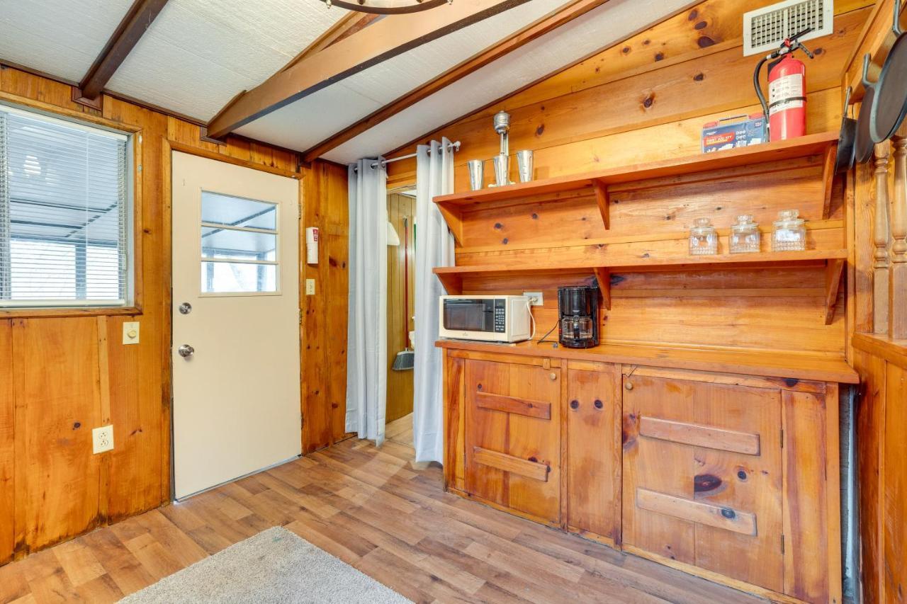 Peaceful Warne Cabin Fenced Yard And Screened Porch Brasstown Exteriér fotografie