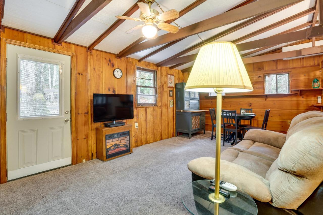 Peaceful Warne Cabin Fenced Yard And Screened Porch Brasstown Exteriér fotografie