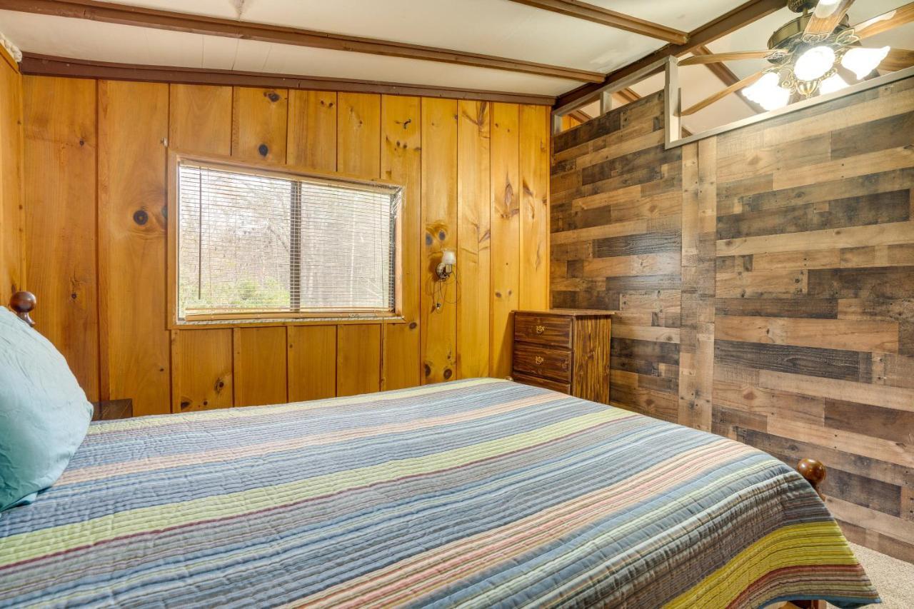 Peaceful Warne Cabin Fenced Yard And Screened Porch Brasstown Exteriér fotografie